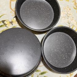 Black Speckled Plates & Bowl Set (3 Pieces) – Like New