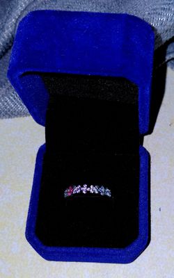 Beautiful sterling silver mossinite band