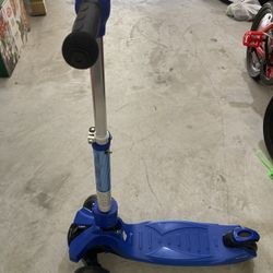 Foldable scooter blue color  