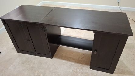 Expandable brown desk with wheels