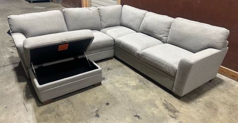 Thomasville Sectional + Storage Ottoman