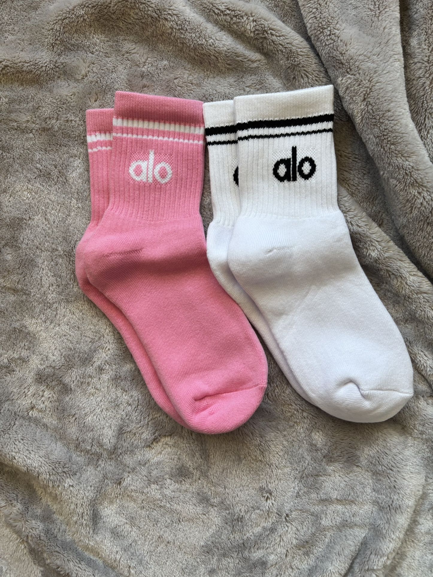 2 Pack Alo Yoga Unisex Throwback Socks Brand New