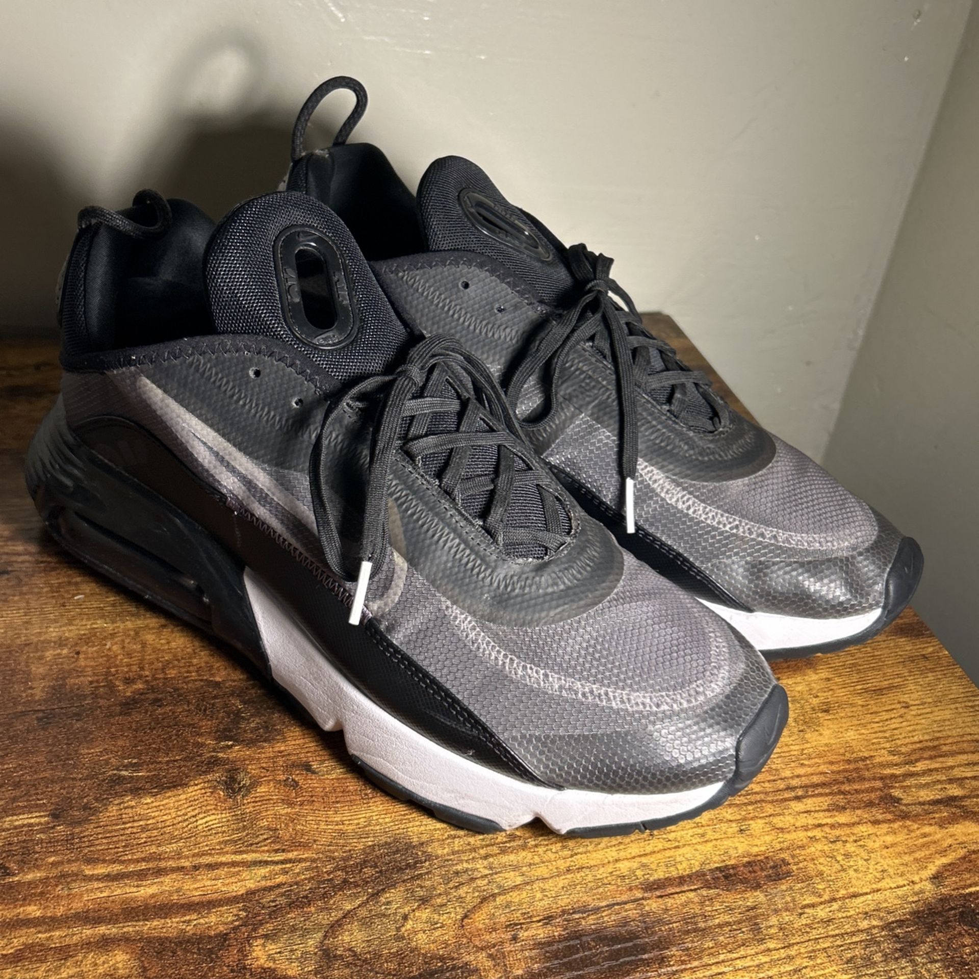 Men's Nike 2090 Size