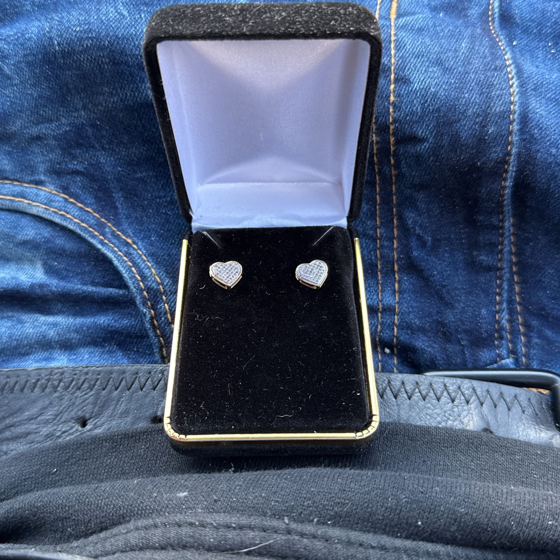 10K Diamond Heart Earrings 