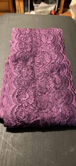Brand new lace . Total of 2oyards, width 7 inch