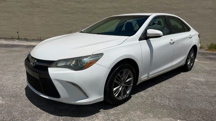2015 Toyota Camry White 4-Door Sedan