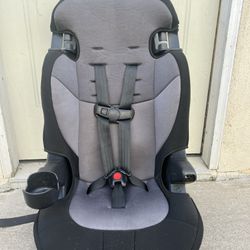 SAFERY BOOSTER CAR SEAT 