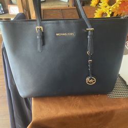 Micheal Kors Purse