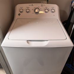 1 Year Old GE Washer And Dryer 