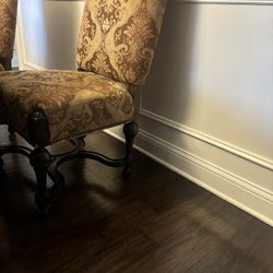 Dining Table And 8 Chairs 