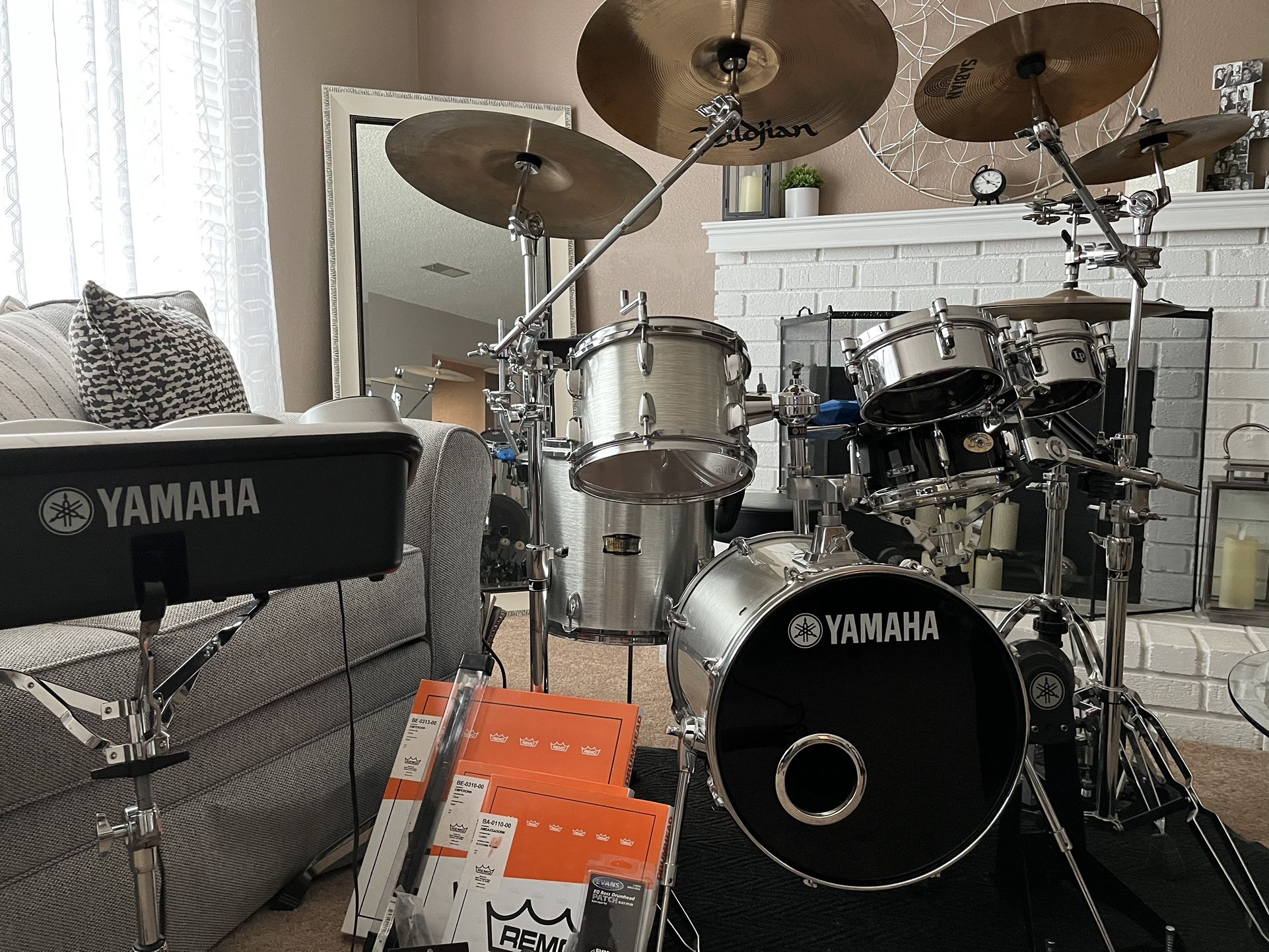 Yamaha Hip Gig Drum Set w/extras