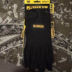 Dewalt Brand Work Gloves. Medium