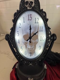 Spooky Animated Halloween clock