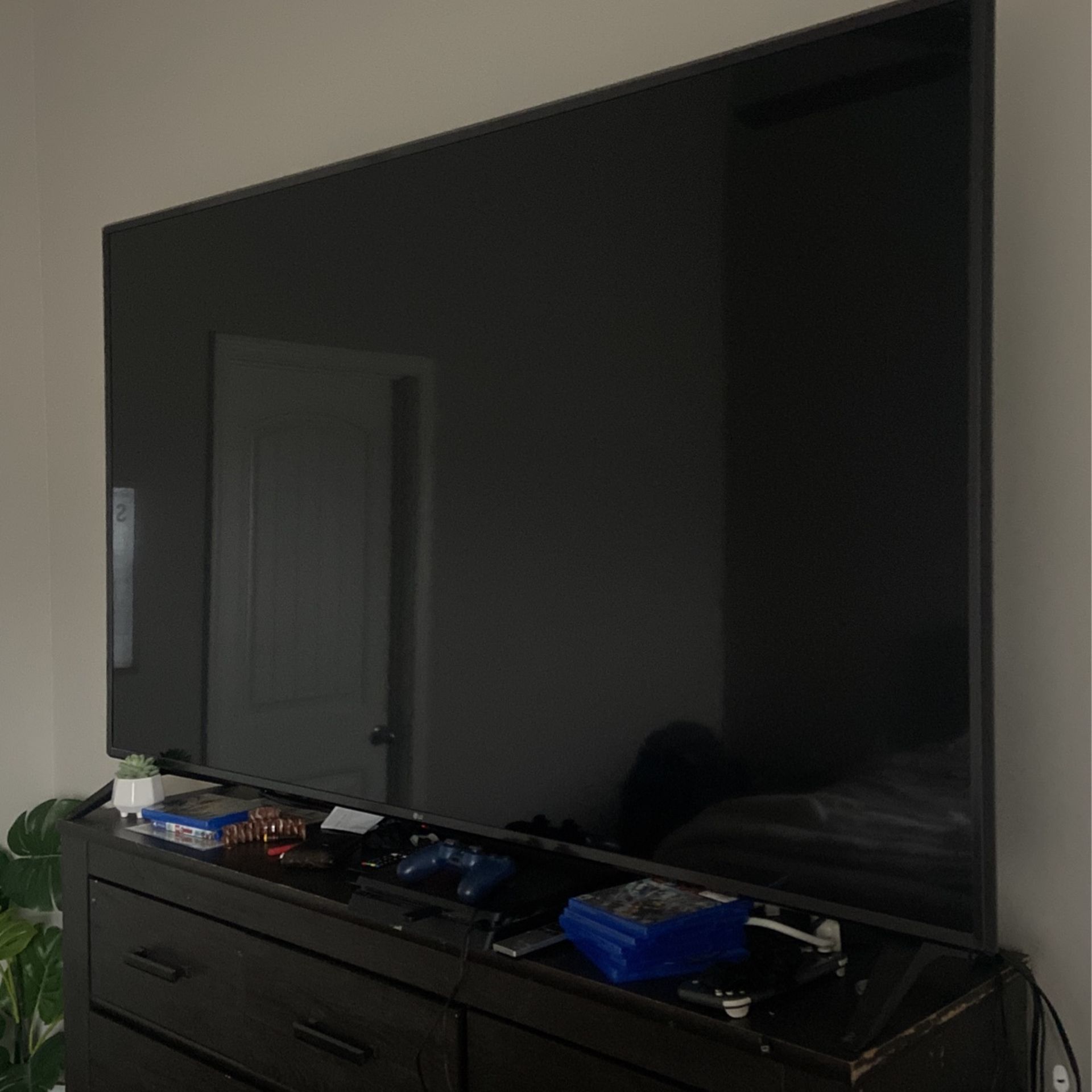 75” LG Smart UHD TV