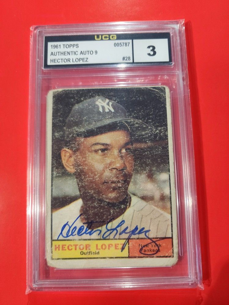 1961 TOPPS BASEBALL #28 HECTOR LOPEZ, AUTHENTIC AUTOGRAPH, Yankees UCG MINT 9 Auto 3 overall