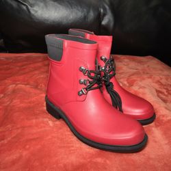 Size 6 Woman's Rain Winter Boots New