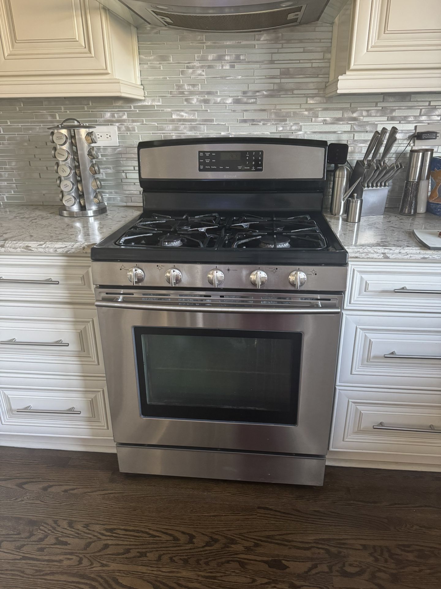 Jenn Air Gas Stove / Range