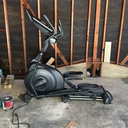 Sole E25 Elliptical machine