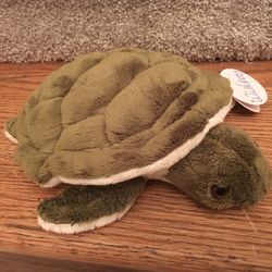 Small sea turtle plush toy