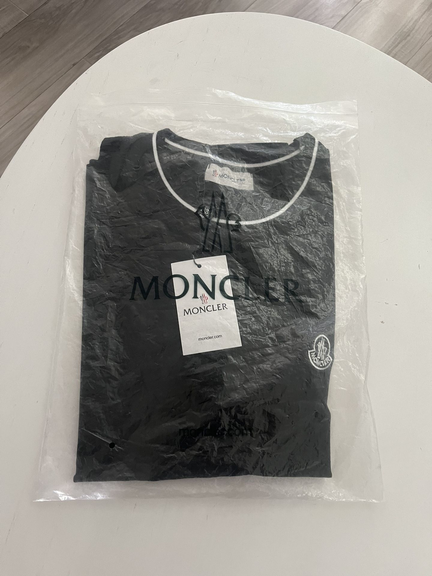 Moncler T-shirt Mens Size Small