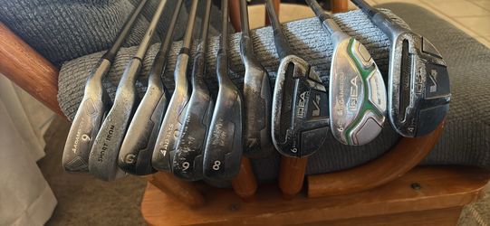 Golf bag with clubs