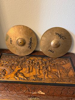 Zildjian ZBT 14” hi hat cymbals top has small cracks