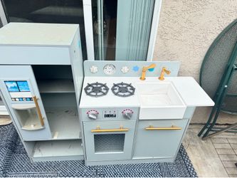 Free kids play area