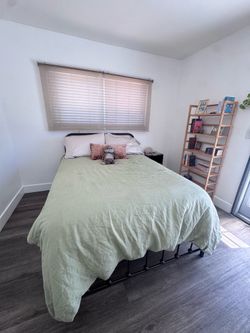 Full Size Bed & Metal Bedframe