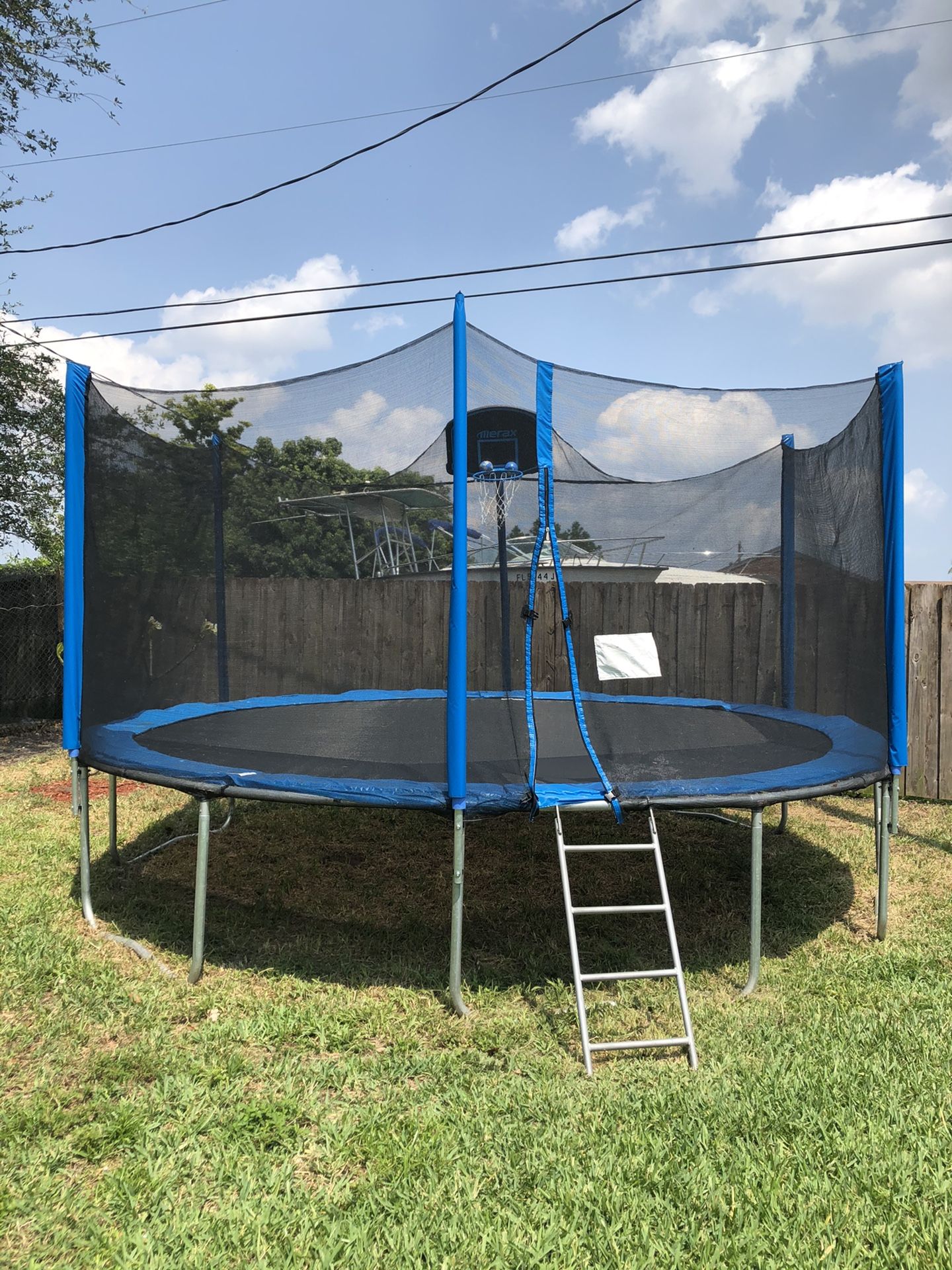 Trampoline with safety net and basketball hoop