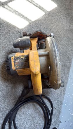 DEWALT DW369 7-1/4” Circular Saw