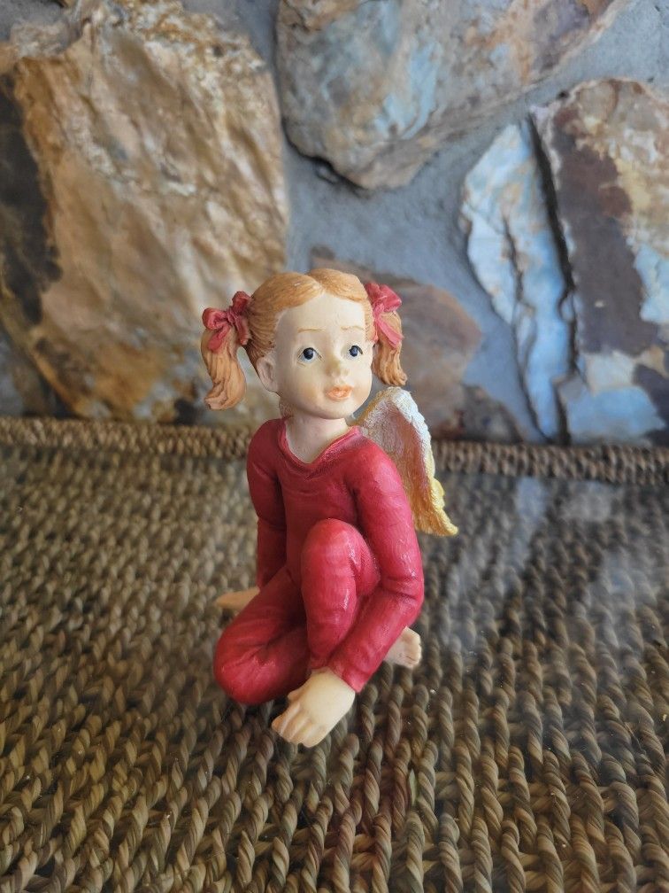 Vintage 1996 Sue Lordi Figurine Pajama Angel Christmas Around World