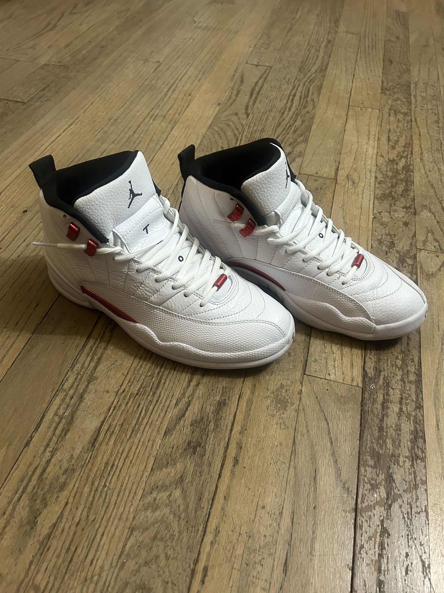 Jordan 12 Retro Twist sz 9.5 M