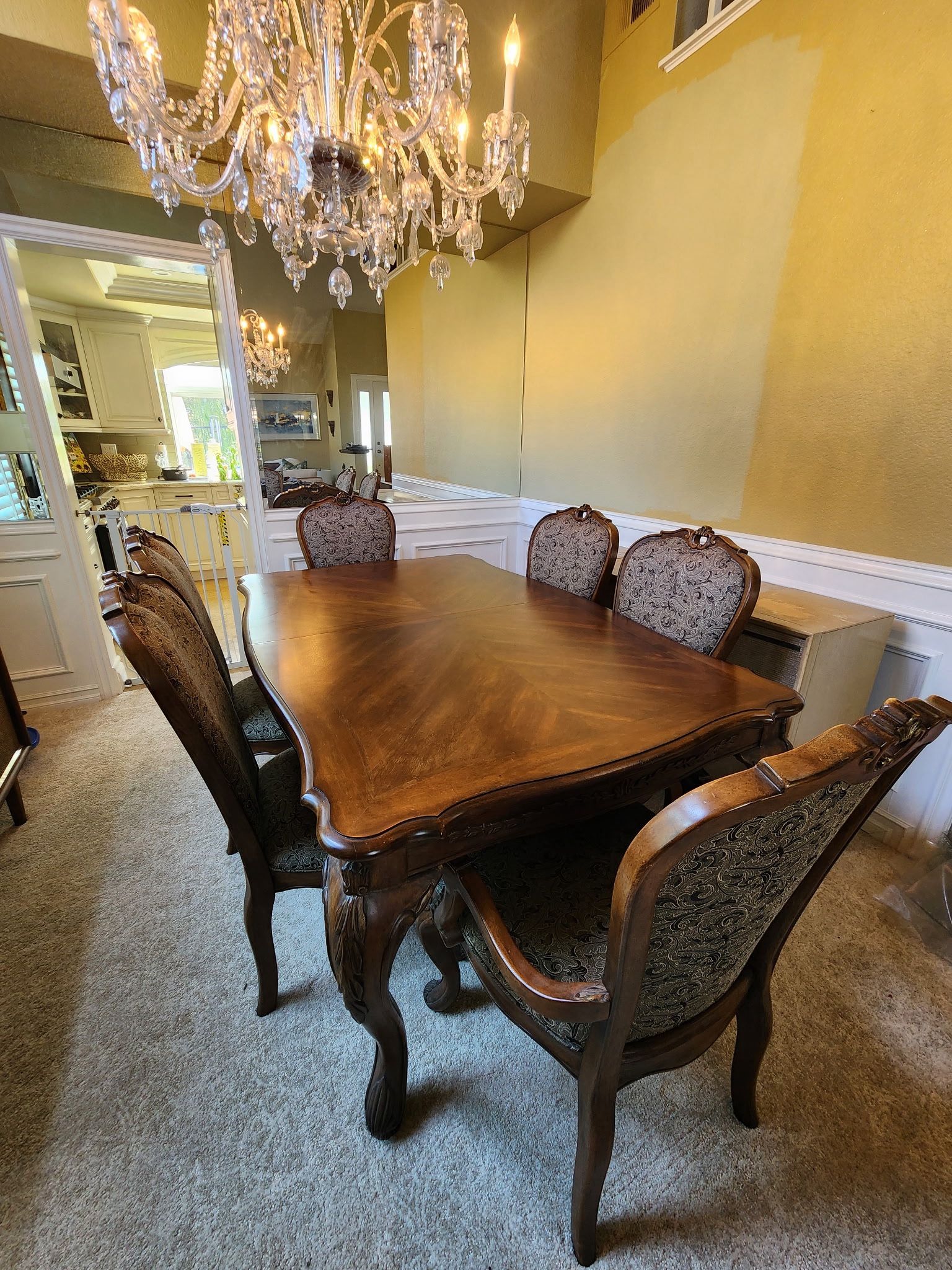 Elegant Dining Table Set