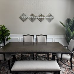 New  6 Piece Dining table 