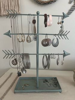 Metal Arrow Jewelry holder