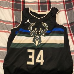 Giannis Antetokounmpo jersey