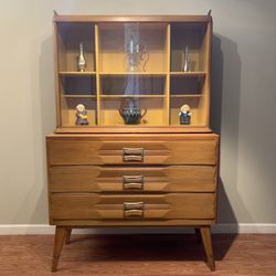 Mid Century Modern Hutch/Display Cabinet 