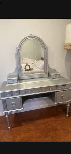Silver vanity