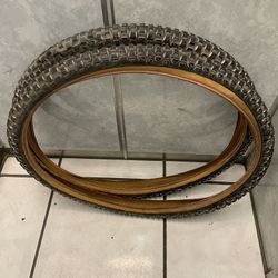 IRC Racer X1 Vintage Mountain Bike Tires 26 Inch Gumwall Pair