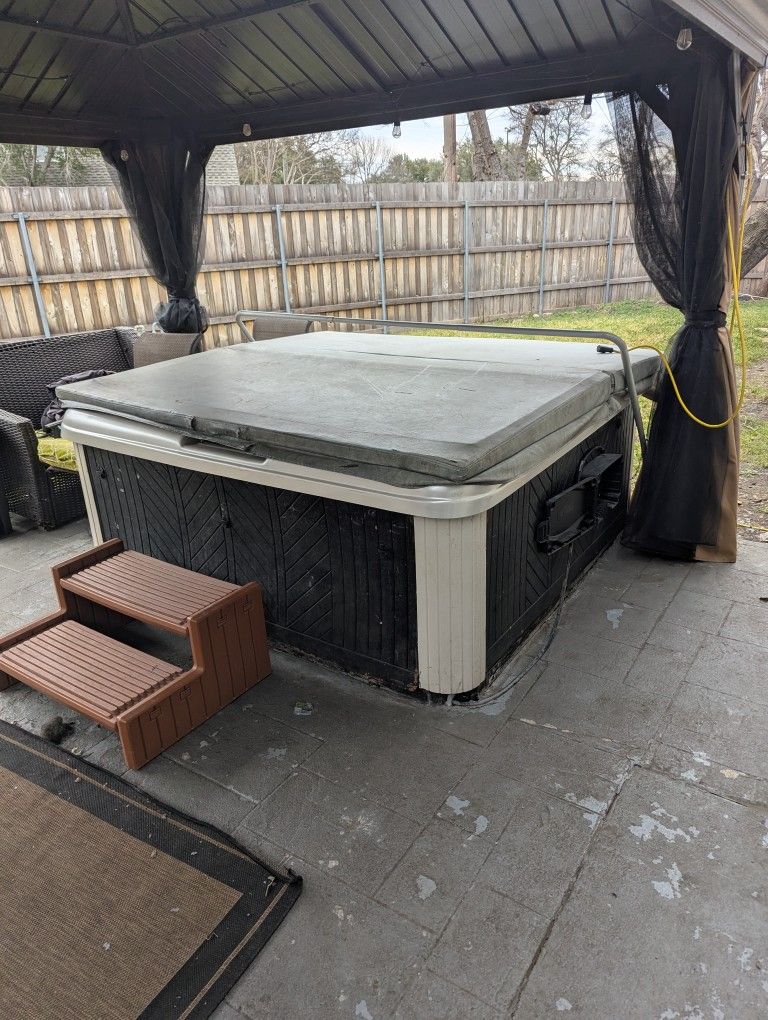 Leisure Bay Hot Tub