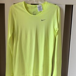 Nike women's dri-fit long sleeve M size 