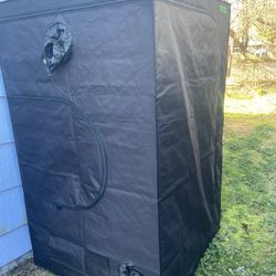 4X4 Grow tent Pretty New 
