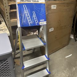 Folding 3-Step Ladder with Hand Grip and Aluminium Steps 43”