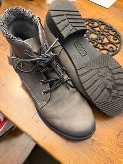 Sporto Gray Lace-Up Ankle Boots