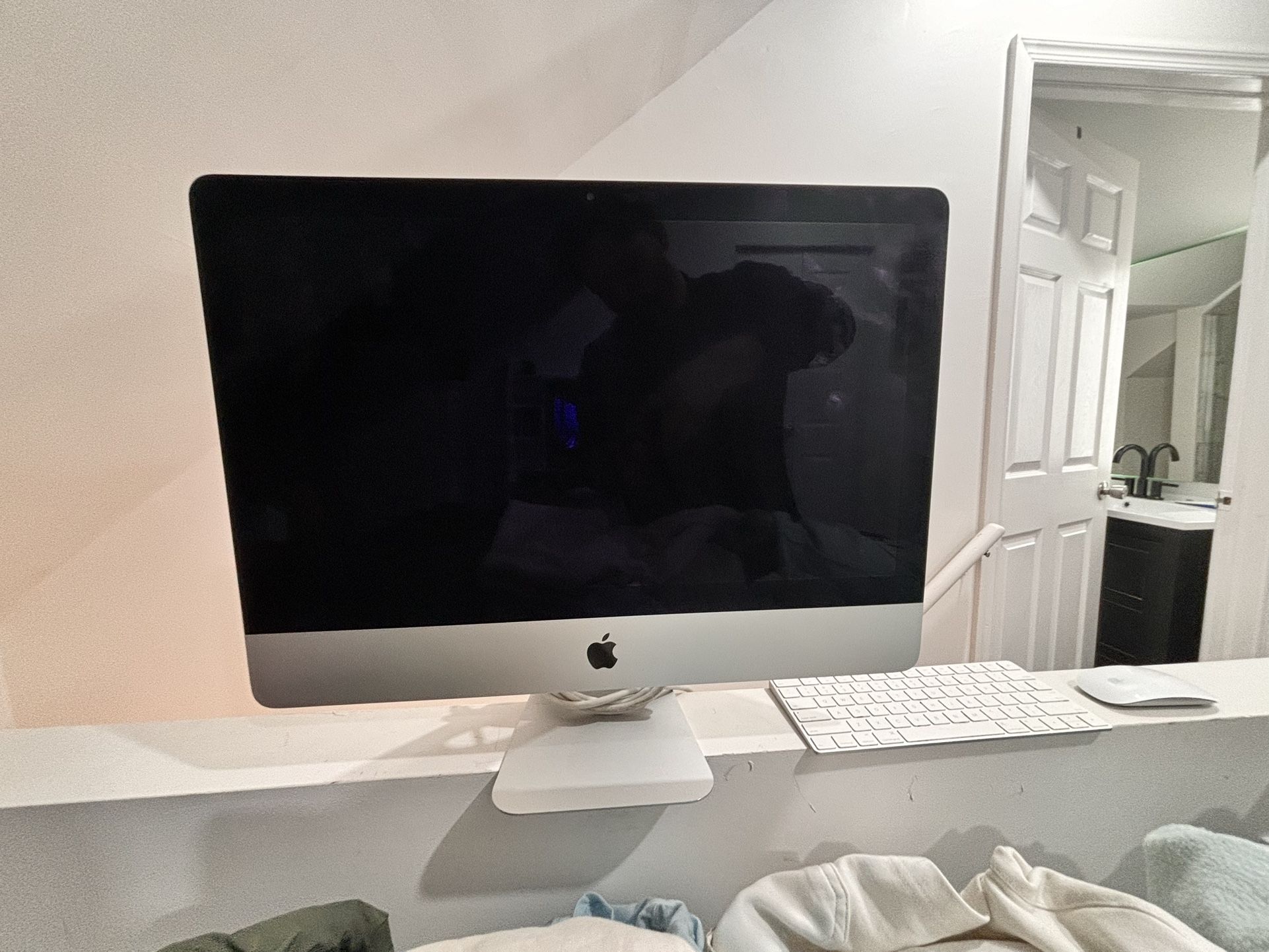 Mac Book Desk Top