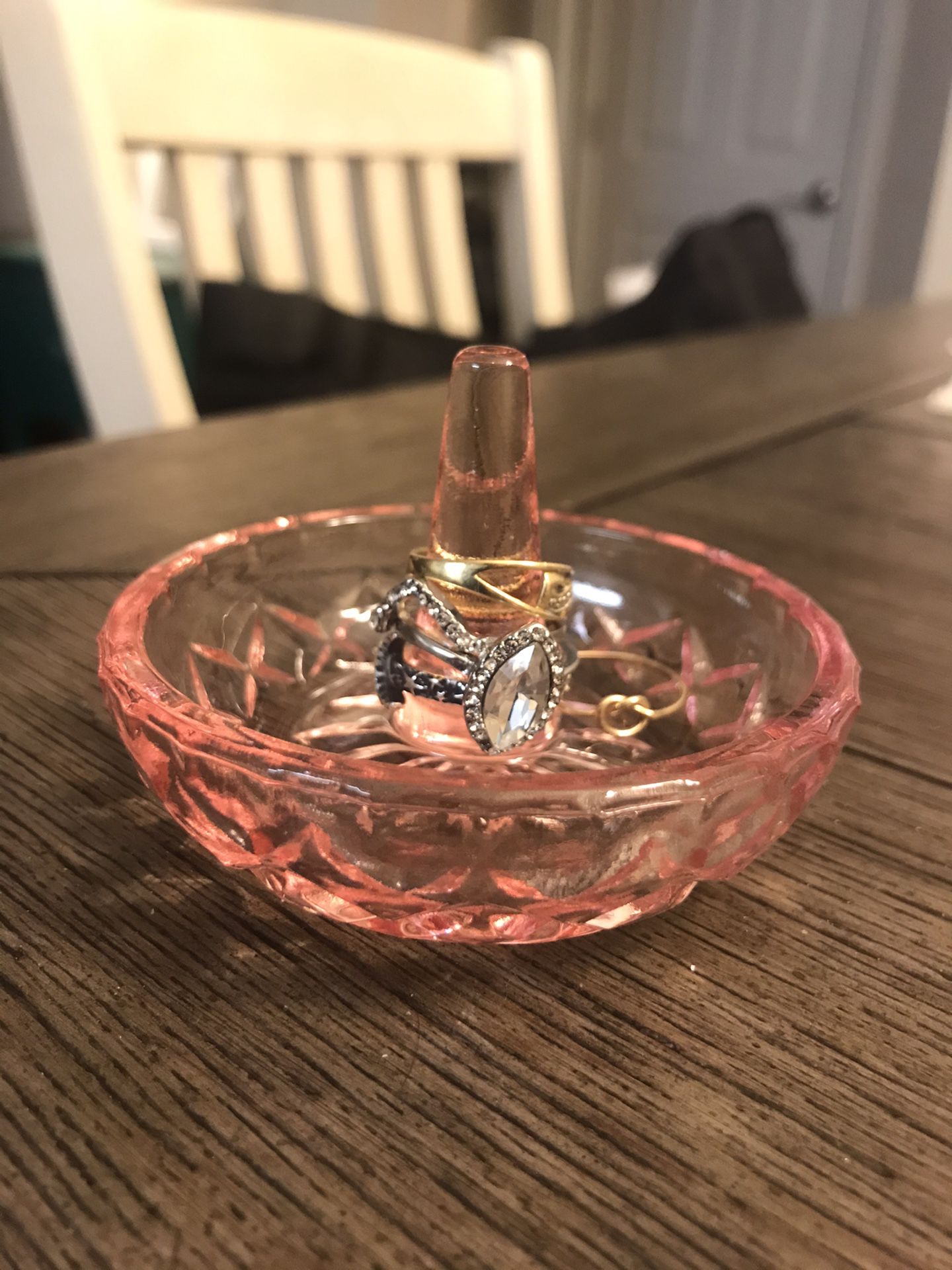 Ring holder pink glass