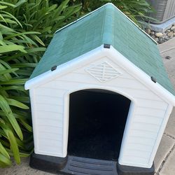 Medium dog house