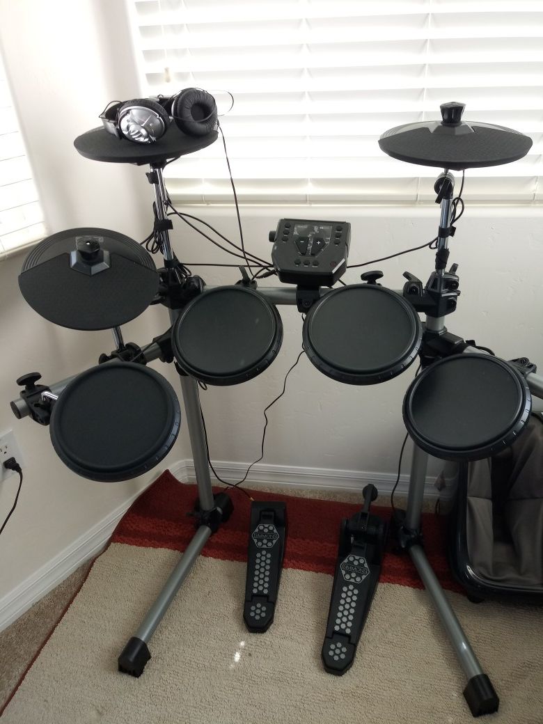 New Simmons SD500 Electric drum Set for sale. Moving out sale.