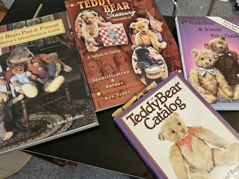 4 Teddybear Collector Books