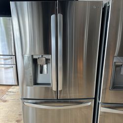 LG French Door Refrigerator 60 day warranty/ Located at:📍5415 Carmack Rd Tampa Fl 33610📍